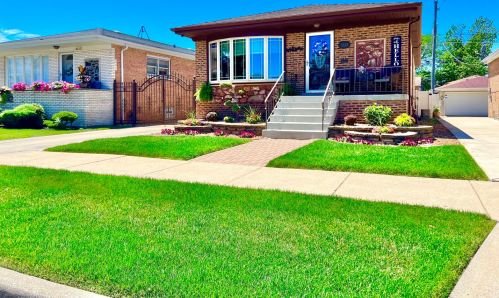 11648 Avenue, Chicago, IL 60617-7313