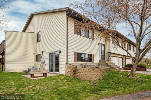 15716 Griffon Ct, Saint Paul, MN 55124-7090