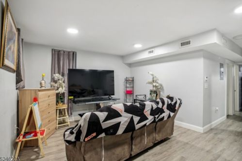 20 Grv Ter, Irvington NJ 07111-2722 exterior