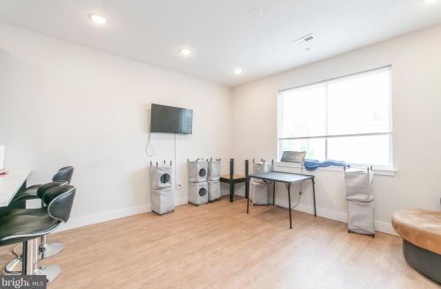 1958 8th St, Philadelphia PA 19122-2023 exterior