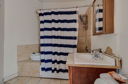 7448 Kenwood Ave, Chicago IL 60619-1427 exterior