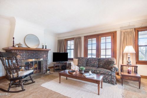 1401 Fremont Ave, Grand Rapids MI 49504-3017 exterior