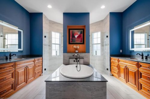 670 1 St, Naples FL 34117-5106 exterior