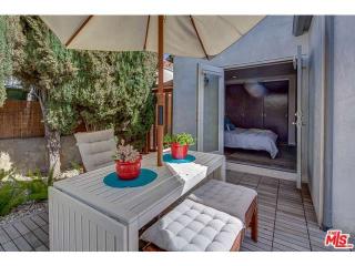 1299 Meadowbrook Ave, Los Angeles CA  90019-2816 exterior