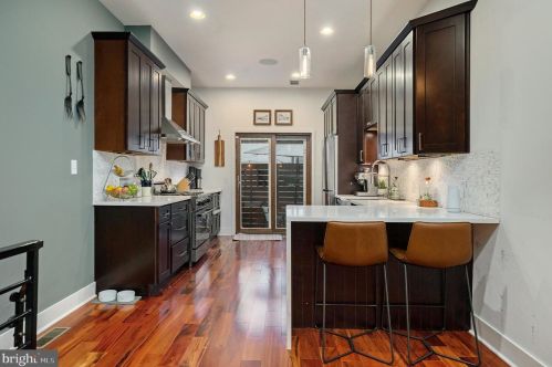 2225 Christian St, Philadelphia PA 19147-3710 exterior