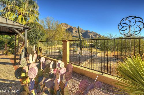 1072 Camino Diestro, Tucson, AZ 85704-7695