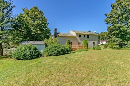 89 Laurel Dr, Killingly CT 06241-2218 exterior