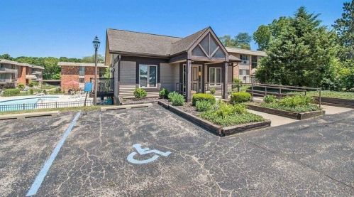 742 Kilgore Rd, Kalamazoo, MI 49008-3605