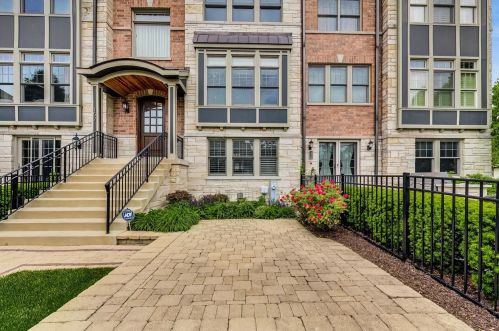 157 Marion St, Elmhurst, IL 60126-3425