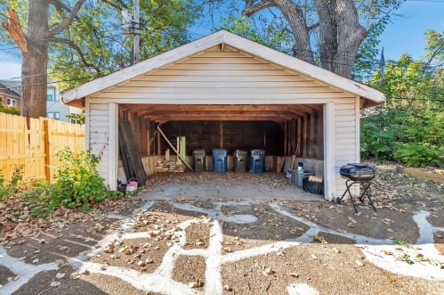 1129 Moorlands Dr, Saint Louis MO 63117-1527 exterior