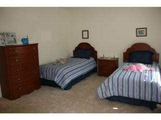 62 Golfview Dr, Manchester NH  03102-8944 exterior