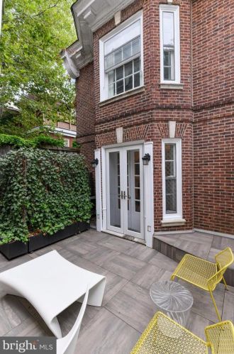 326 21 St, Philadelphia PA 19130-3237 exterior