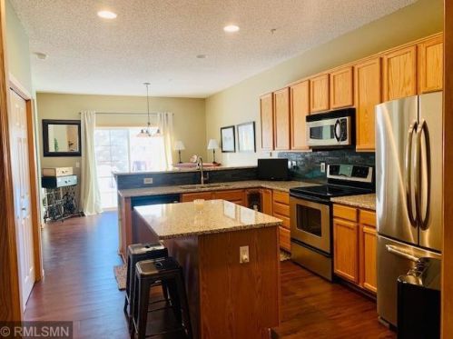 817 Braunworth Ct, Chaska MN 55318-3242 exterior