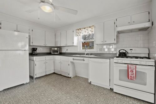 78 Bowker St, Worcester, MA 01604-2147