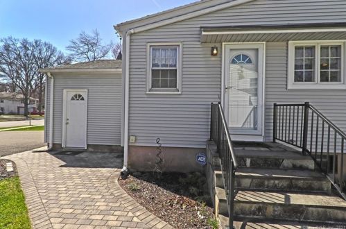 140 Hartley St, North Haven CT 06473-4409 exterior