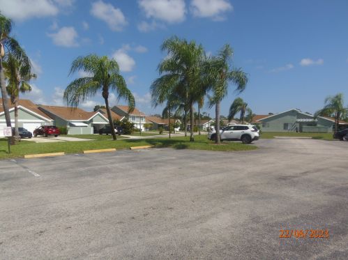 1350 Rivergreen Cir, Fort Pierce FL  34952-4131 exterior