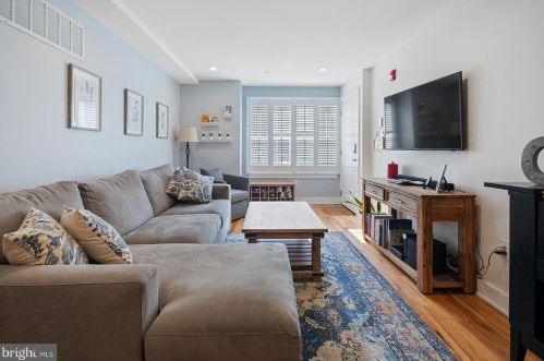 938 Marshall St, Philadelphia, PA 19123-1307