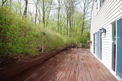 43 Bald Hl Rd, Wilton CT 06897-1403 exterior