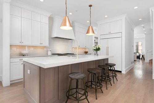 2137 Clifton Ave, Chicago IL 60614-4116 exterior