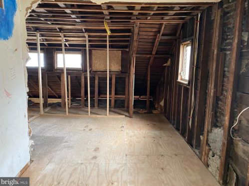 25 Roland Rd, Chester PA 19015-3329 exterior