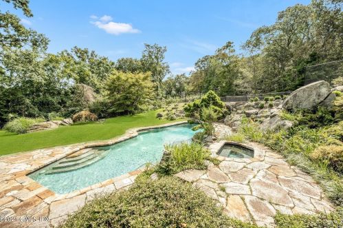 158 Clapboard Rdg Rd, Greenwich CT 06831-3351 exterior