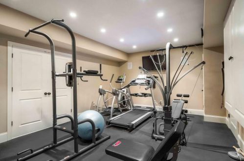 4968 Long Is Dr, Atlanta GA 30327-4904 exterior