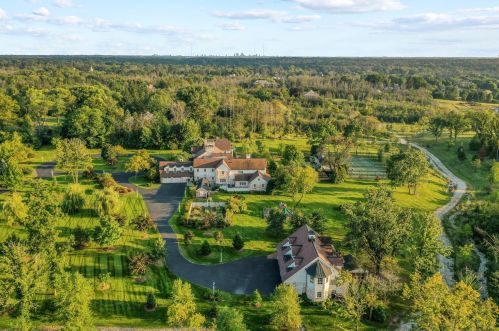 9303 Vly Hl Rd, Milwaukee WI 53217-1039 exterior