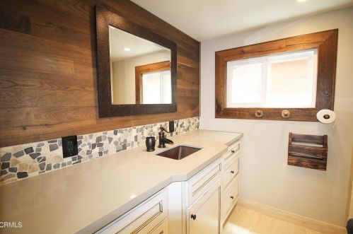 3715 Sunset Ln, Oxnard CA 93035-4133 exterior