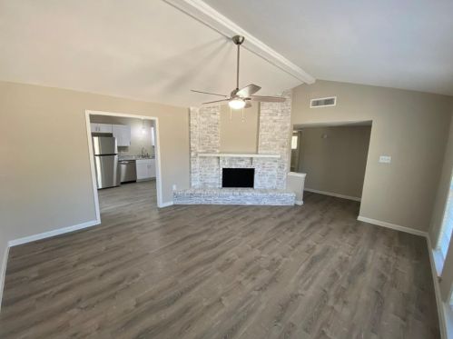 7304 Cloverglen Dr, Dallas TX  75249-1437 exterior