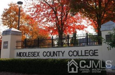 51 College Dr, Edison NJ 08817-5951 exterior