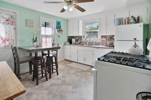 45 Old King St, Enfield CT 06082-5516 exterior