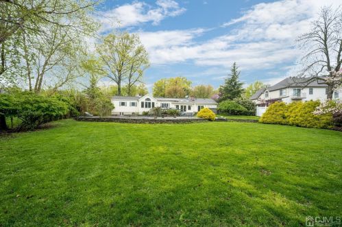 55 Oliver Ave, Edison NJ 08820-3122 exterior