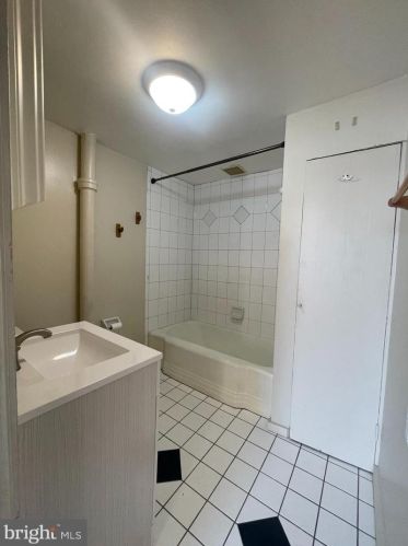 10 Upland Ave, Chester PA 19015-2445 exterior