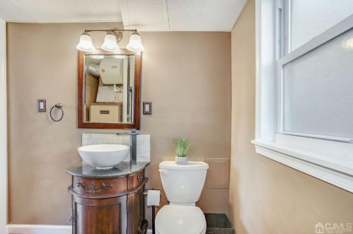 33 Coddington Ave, Avenel NJ 07001-1941 exterior