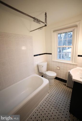 1180 Maple Ave, Lancaster PA 17603-4848 exterior