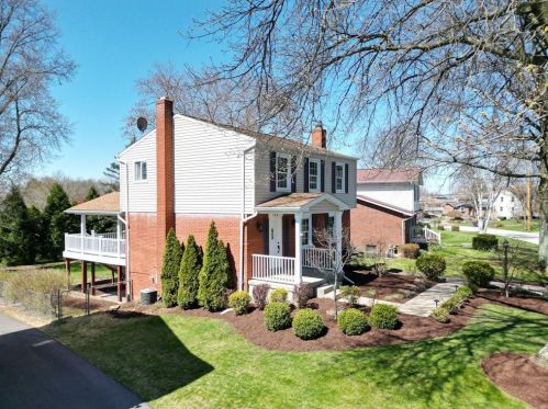 112 Conneaut Dr, Pittsburgh, PA 15239-2631