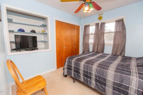 5231 Old Colony Rd, Kalamazoo MI 49008-3216 exterior