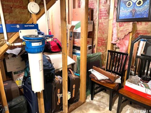 195 Shelly Louise Dr, Sandy UT 84070-4212 exterior