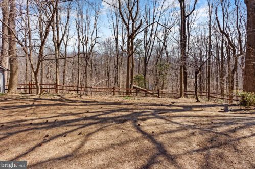 1210 Hollyberry Ct, Huntingtown MD exterior