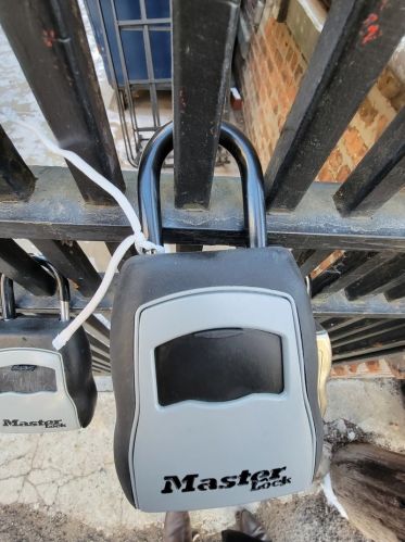 7654 Greenview Ave, Chicago IL 60626-6040 exterior