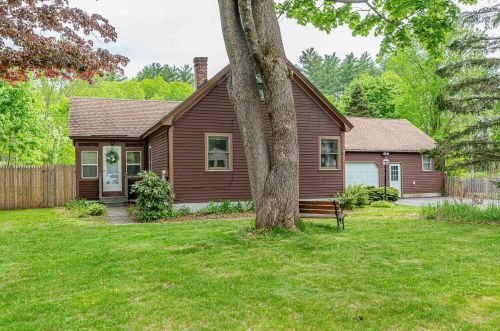 21 Redington Rd, Concord NH  03301-2439 exterior