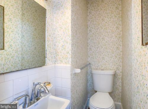 1936 Paper Mill Rd, Huntingdon Valley PA 19006-5814 exterior