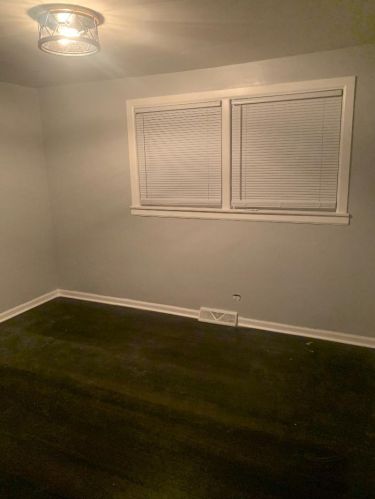 9319 Cregier Ave, Chicago IL 60617-3631 exterior