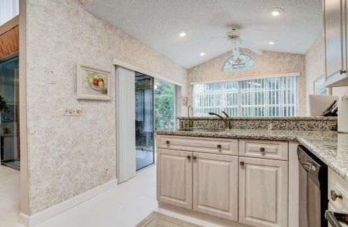 6264 Greenspointe Dr, Boynton Beach FL 33437-4915 exterior