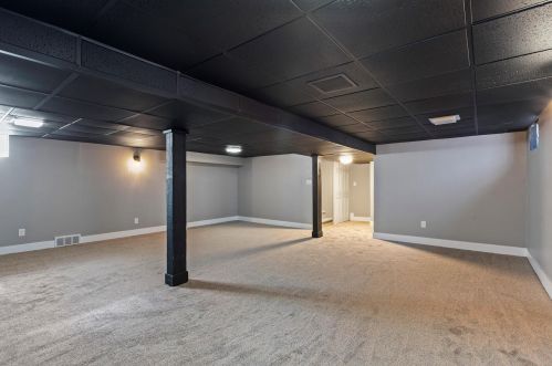 6929 Sussex St, Milwaukee WI 53209-2414 exterior