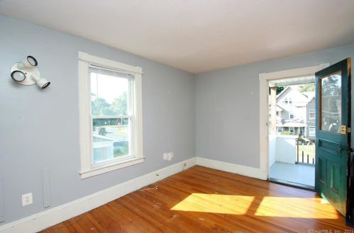 8 Franklin St, Enfield CT 06082-3608 exterior