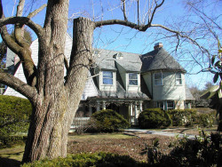 240 Highland St, Newton, MA 02465-2713