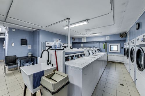 5855 Sheridan Rd, Chicago IL  60660-3816 exterior