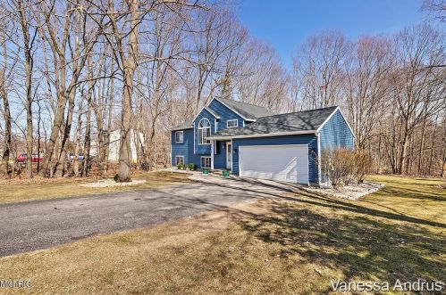 14956 Treevalley Dr, Cedar Springs, MI 49319-8143