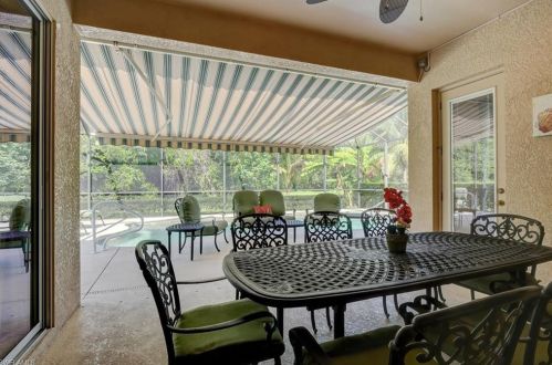 8230 Valiant Dr, Naples FL 34104-6676 exterior